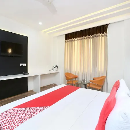 Oyo 14981 Royal Mjs Hotel 3*